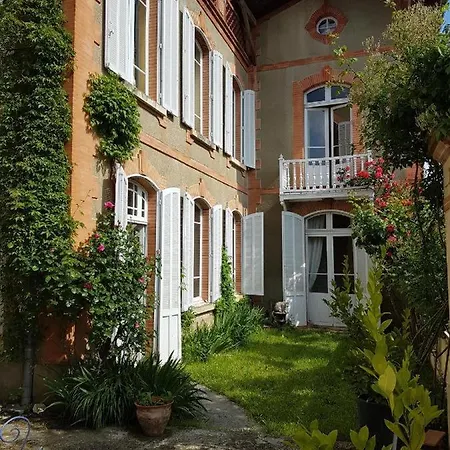 Le Domaine Des Marcoujans 住宿加早餐酒店