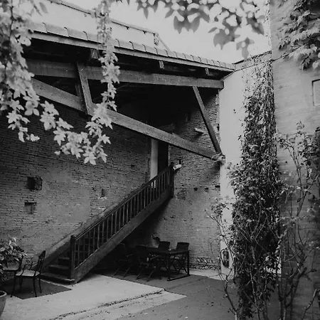 Le Domaine Des Marcoujans 住宿加早餐酒店