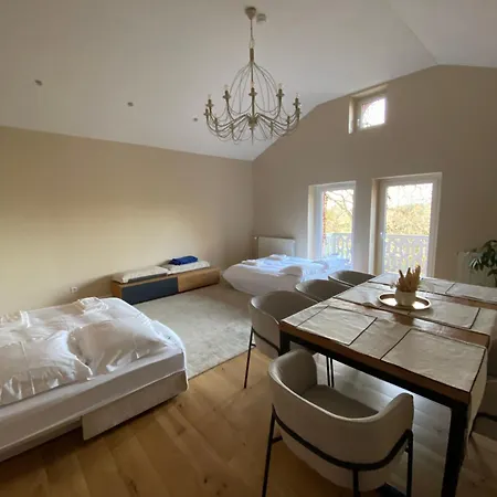 Le Domaine Des Marcoujans 住宿加早餐酒店