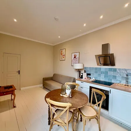 Le Domaine Des Marcoujans Bed and Breakfast