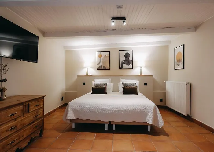 Bed and Breakfast Le Domaine Des Marcoujans 4*