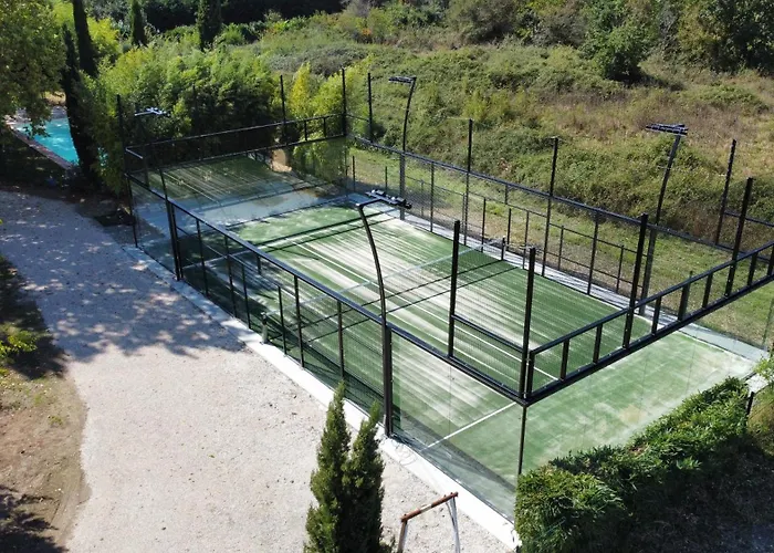 Le Domaine Des Marcoujans Bed and Breakfast 4*